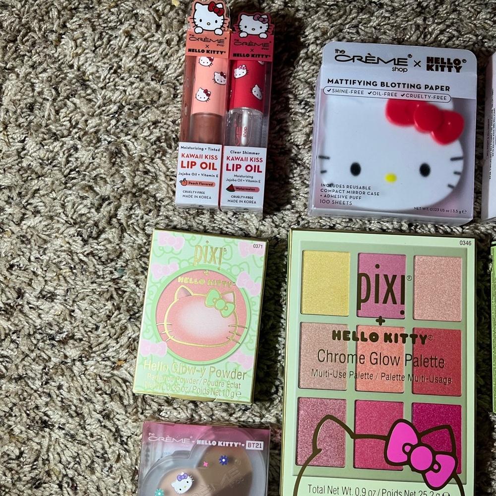 Hello Kitty Makeup Collection - Picture 6 of 8